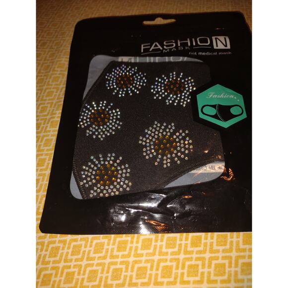 Fashion Mask Daisy Studded Reusable Face Mask Black - Picture 2 of 3